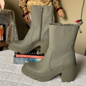 Zara Khaki Green Rubber Waterproof Heeled Ankle Boots EU 41 (US 9)